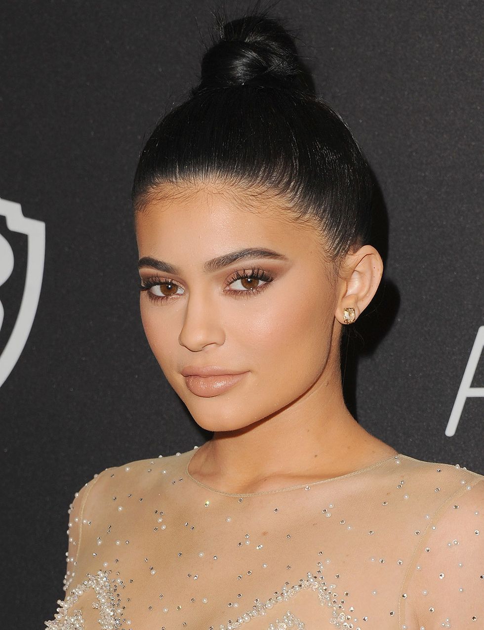 <p>Utilizar geles y perfiladores de cejas puede mejorar mucho su aspecto, pero cuidado: las cejas marcadísimas tipo 'Kardashian', que hoy en día son habituales en Instagram, pueden resultar completamente antinaturales en el 'mundo real'.</p>