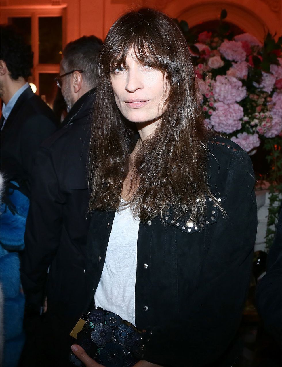 <p><strong>Caroline de Maigret</strong> con chaqueta de ante y tachuelas.</p>