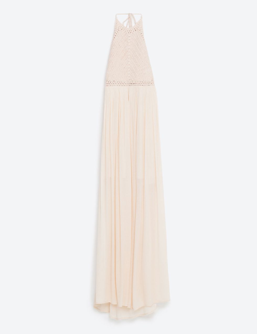 <p>Vestido con cuello ‘halter’ y cuerpo en crochet (39,95 €), de Zara.</p>