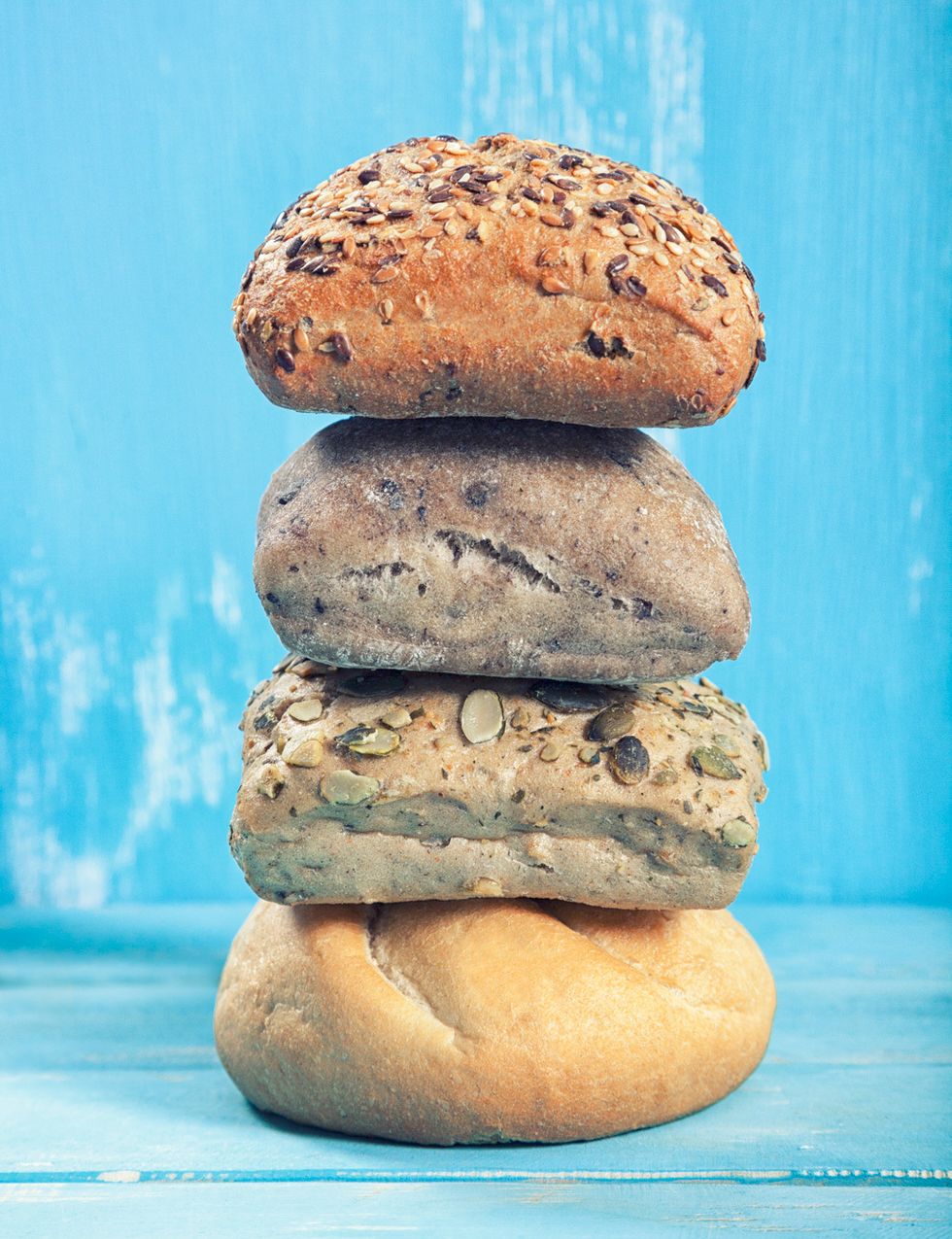 <p>Si se consume pan, la ración debe limitarse a 40 gramos por comida y ser, preferiblemente, integral por su alto contenido en fibra.&nbsp;</p><p>&nbsp;</p>