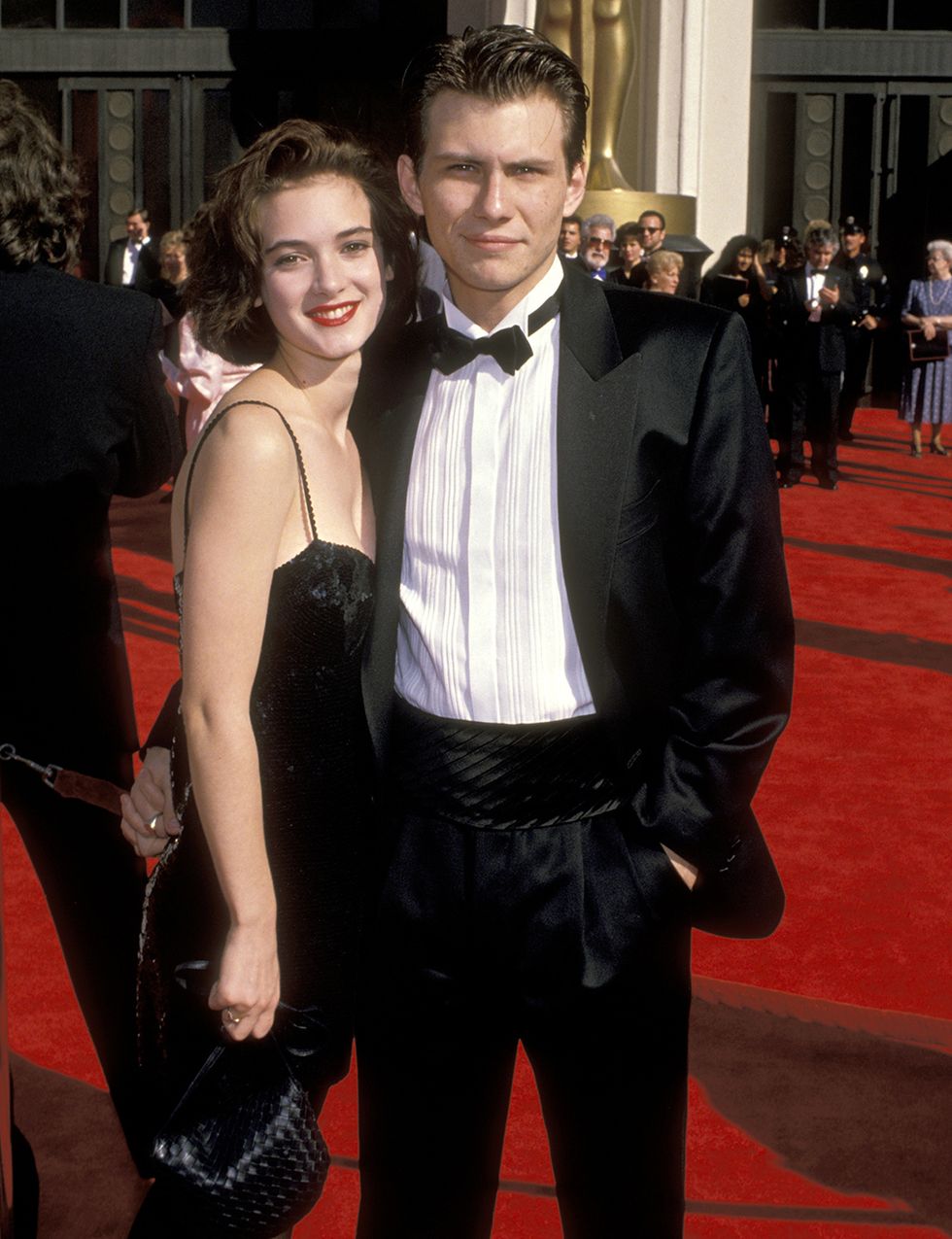 <p>Diez meses duró la relación de Winona con Christian Slater, a quien conoció en el set de 'Escuela de jóvenes asesinos' (1988). Así de juntitos asistieron en 1989 a la entrega de los Oscar.</p>