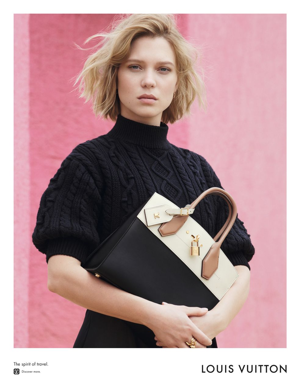 <p>Léa Seydoux posa con el modelo de bolso City Seamer.</p>