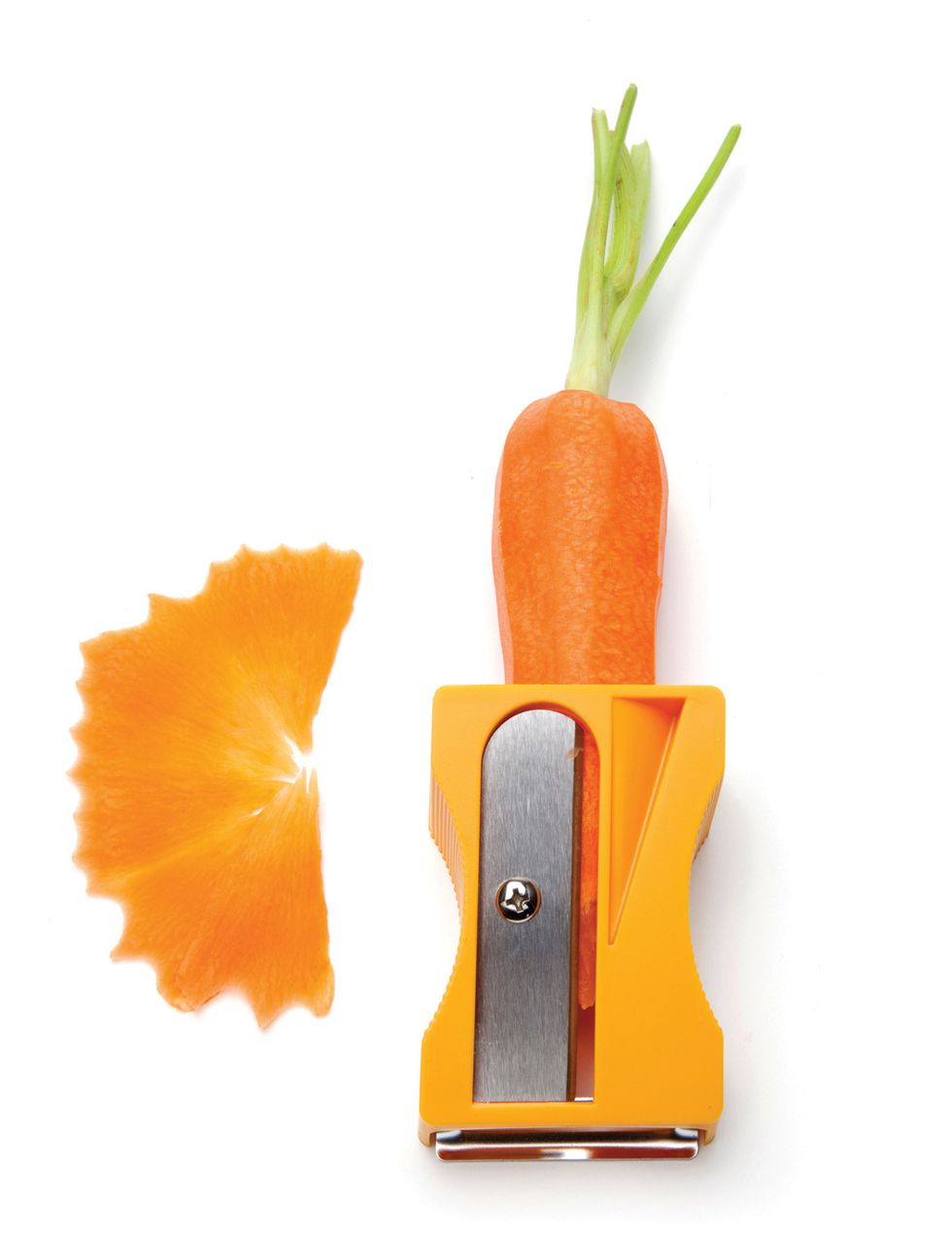 <p>Este utensilio es perfecto para los que le sacan punta a todo, hasta a las verduras. Zanahorias, pepinos, calabacines, berenjenas,... tú escoges lo que quieres afilar y este sacapuntas hace el trabajo. Finas láminas para añadir a la ensalada, para meter en un wok o para comer como crudité. En <a href="http://www.alambique.com/es/tienda/utensilios/pequena-herramienta-para-fruta-y-verdura/sacapuntas-karoto-3123?search_query=sacapuntas&amp;results=4" target="_blank">El Alambique</a> lo tienen por 13,95 €.</p>