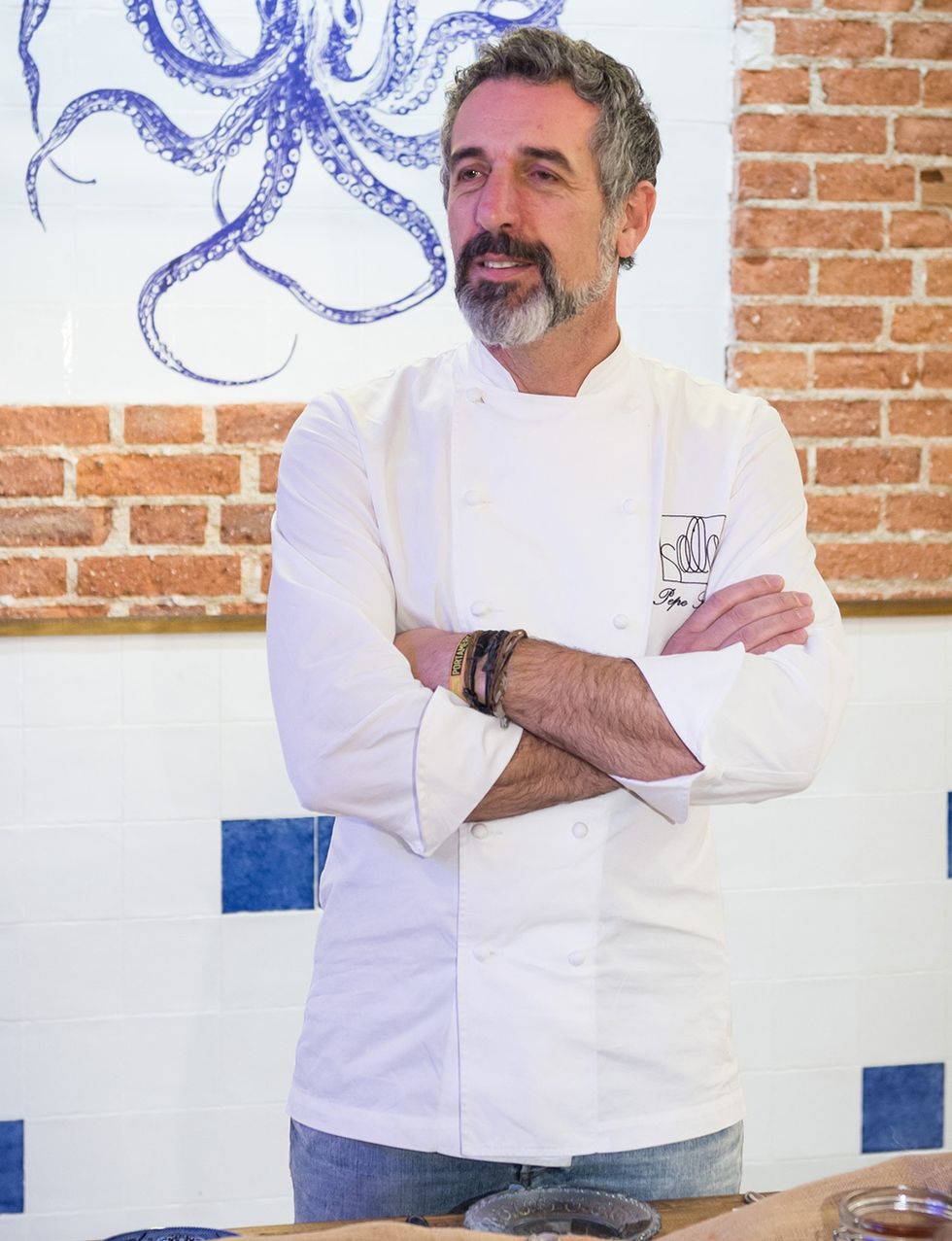 <p><strong>Chef de Casa Solla (una estrella Michelin) y de Atlántico Casa de Comidas.</strong></p><p>&quot;Como supongo que no puedo decir que mi tortilla favorita es la de mi madre..., pues me quedo con las que Crispi hace en el restaurante <strong>El Manjar, en Coruña.</strong> Son un icono en nuestra zona&quot;.</p><p>
<i>Restaurante El Manjar</i><br />
<i>c/ Alfredo Vicenti, 29</i><br /><i>La Coruña</i></p>