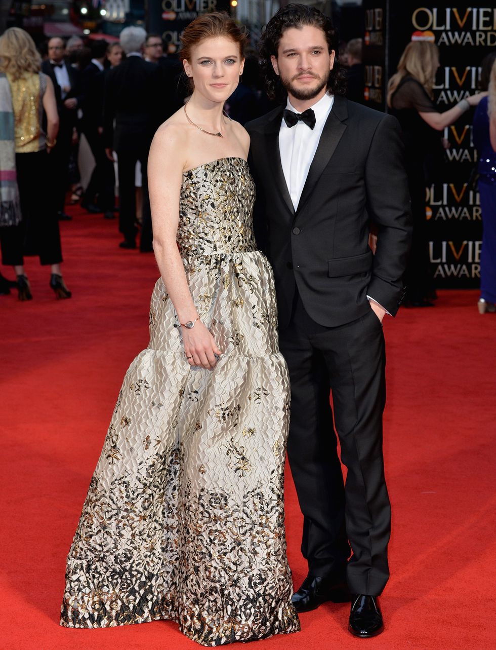 <p>Los rumores sobre su romance vienen del 2012, pero ahora Kit Harington y Rose Leslie (Jon Snow e Ygritte en la serie 'Juego de Tronos') ha confirmado su relación posando juntos en la alfombra roja de los Premios Olivier.</p>