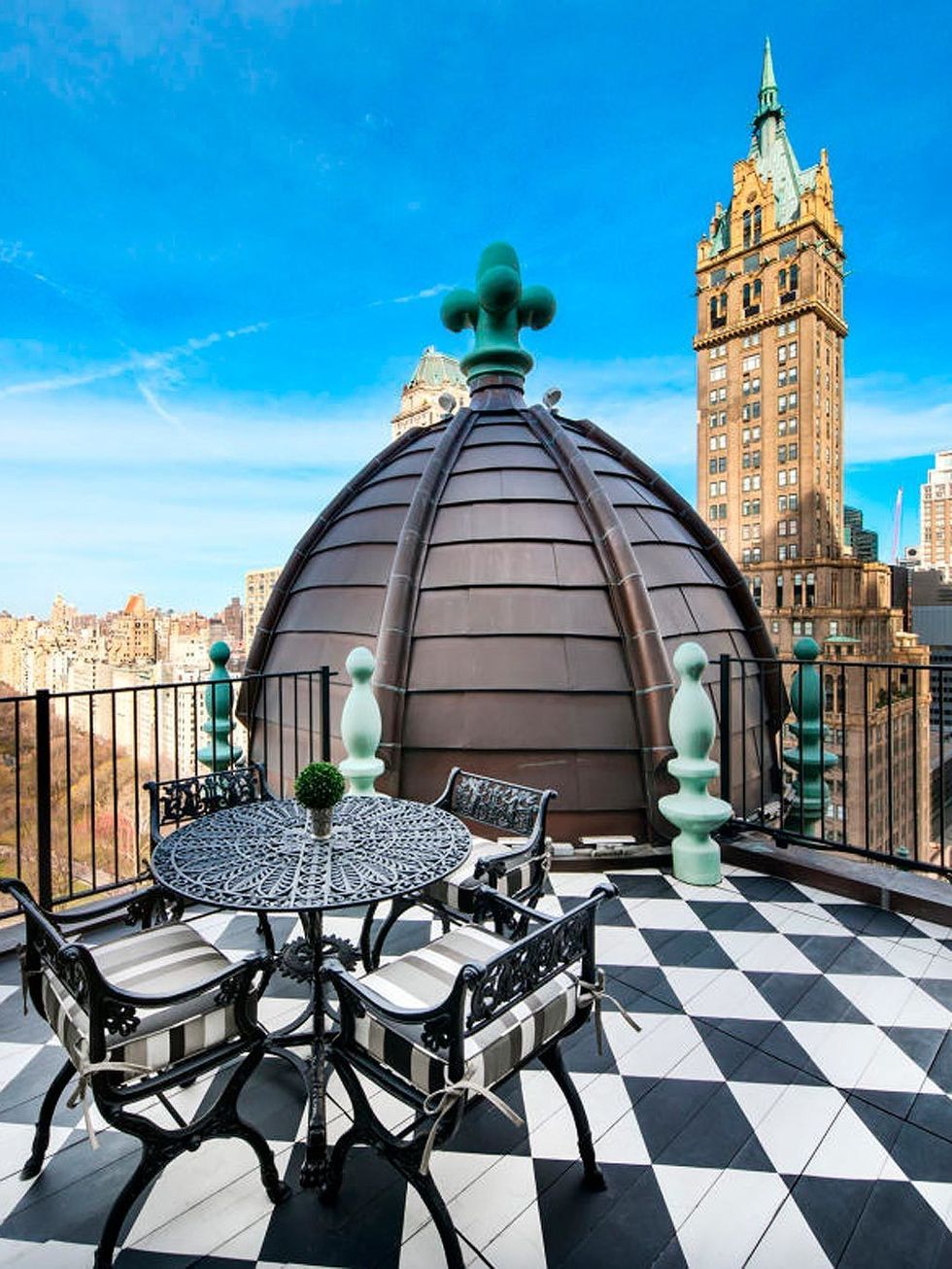 <p>Y a la 5ª Avenida. Desde la terraza, con suelo de damero y cúpula incluida, la visión de las joyas de Manhattan es única.</p>
