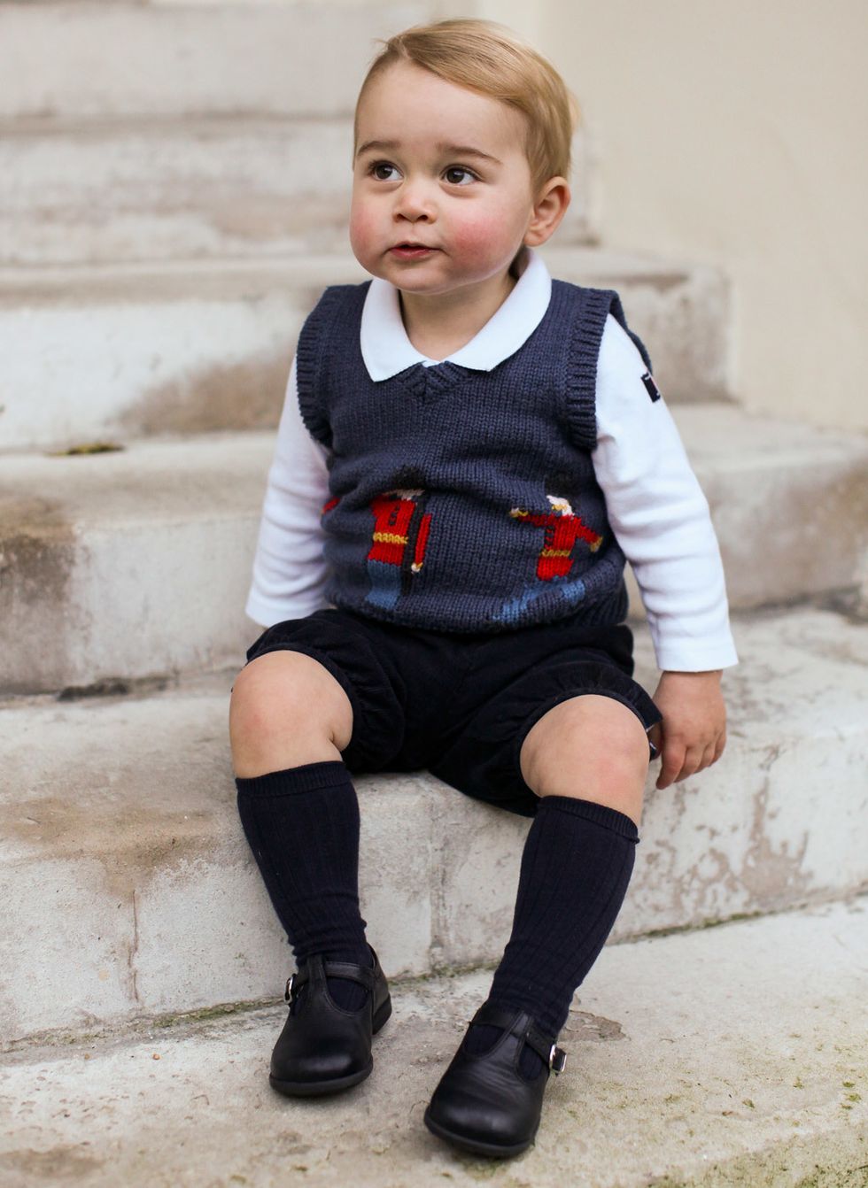 <p>Este chaleco de Cath Kidston que llevaba en esta foto el príncipe George se agotó en horas.</p>
