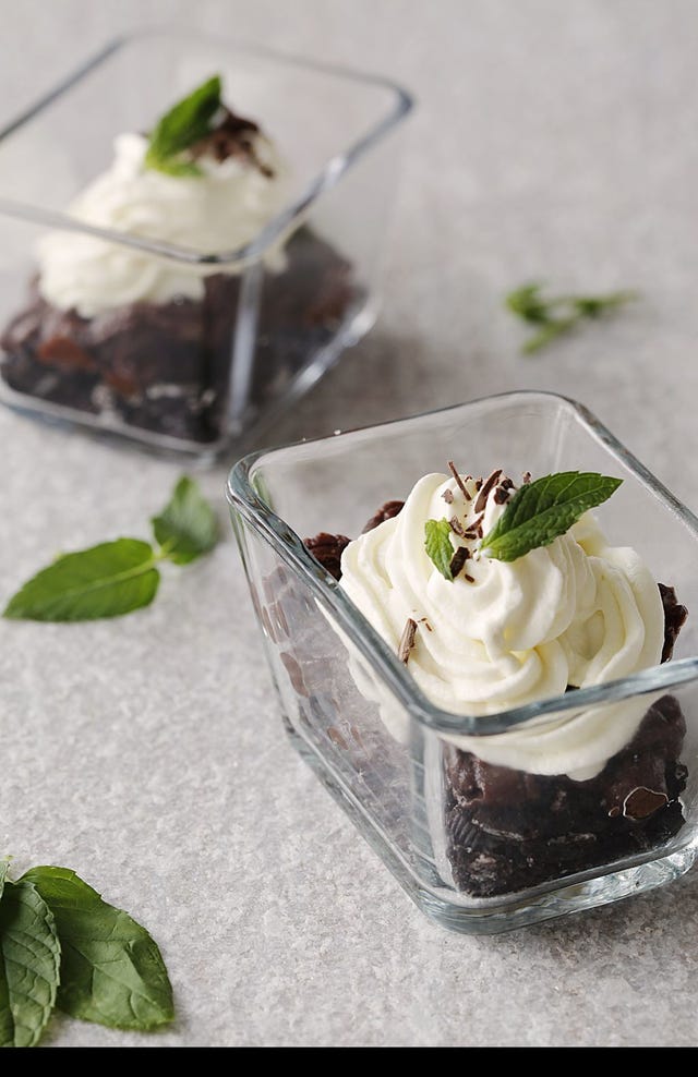 Food, Leaf, Ingredient, Dessert, Sweetness, Recipe, Garnish, Dish, Whipped cream, Dairy, 