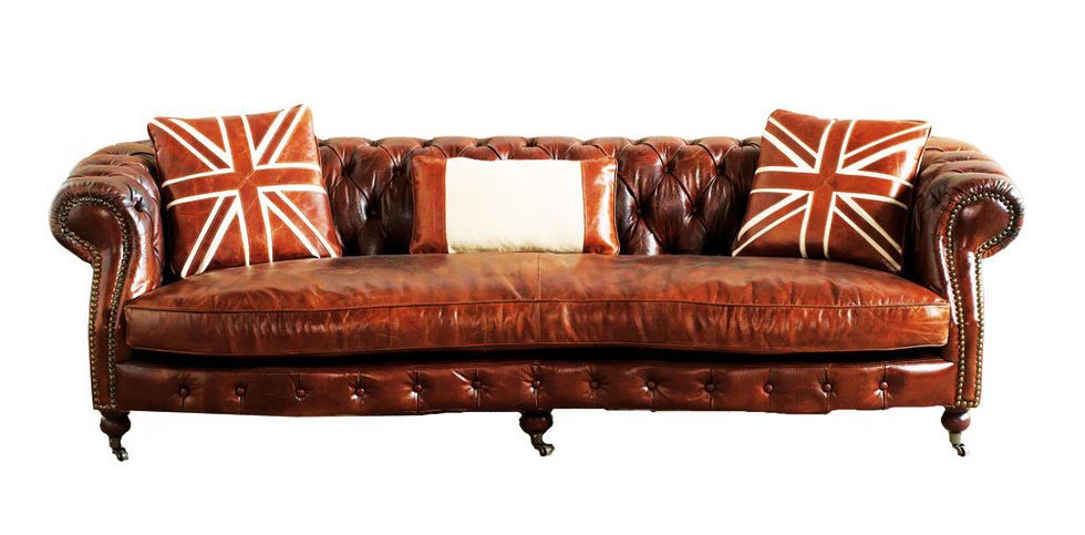 <p>¿Te gusta el exclusivo encanto de un club privado inglés? Pues éste es tu sofá, en piel y con efecto capitoné. Lo presentó Dialma Brown en Maison &amp; Object. </p>