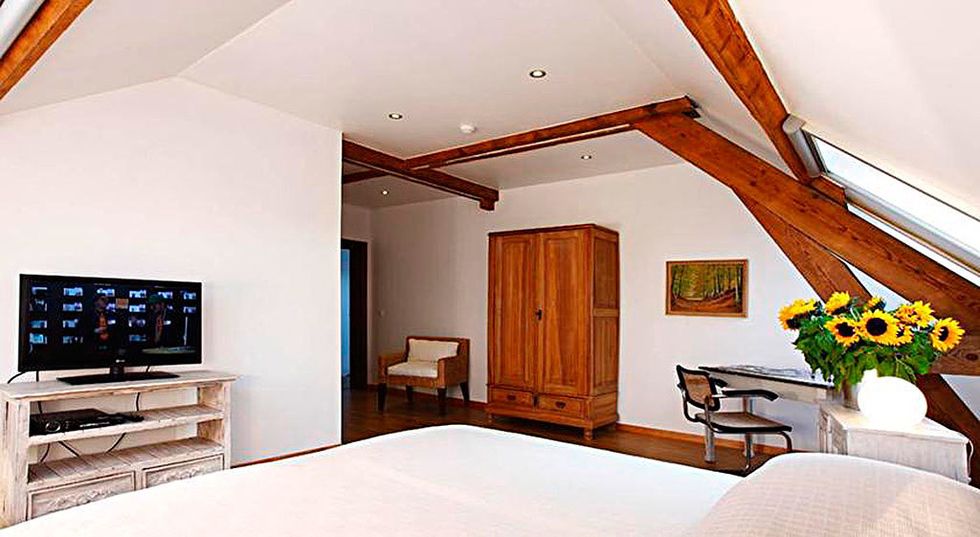 <p>Todas las habitaciones, incluidos los dormitorios, tienen un toque minimalista.</p>
