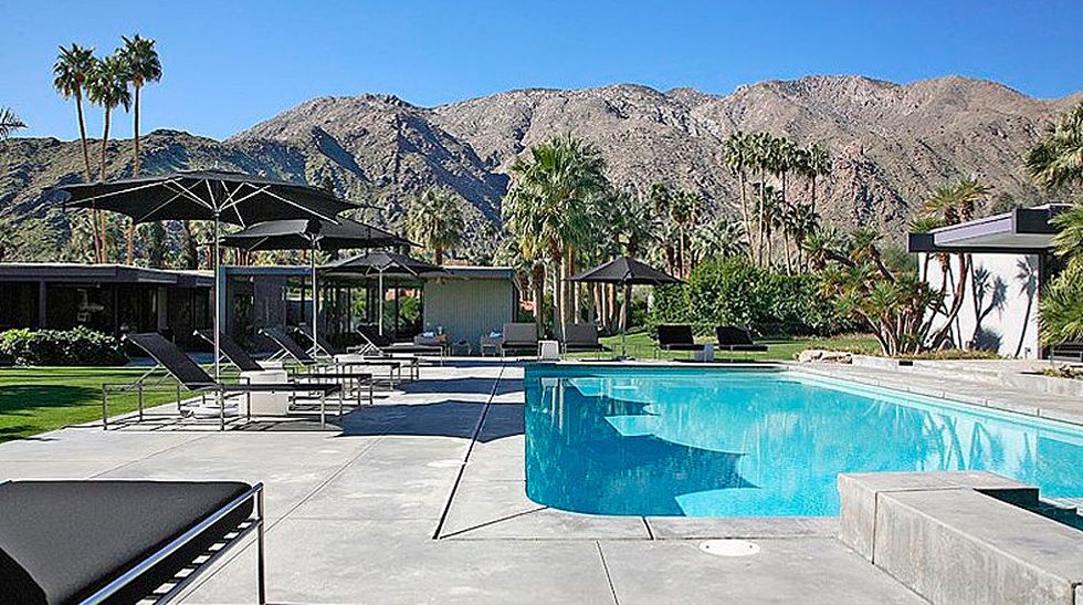 <p>La piscina es el lugar ideal para disfrutar del sol californiano y de las bonita presencia de las montañas de San Jacinto que rodean Palm Srpings.</p>