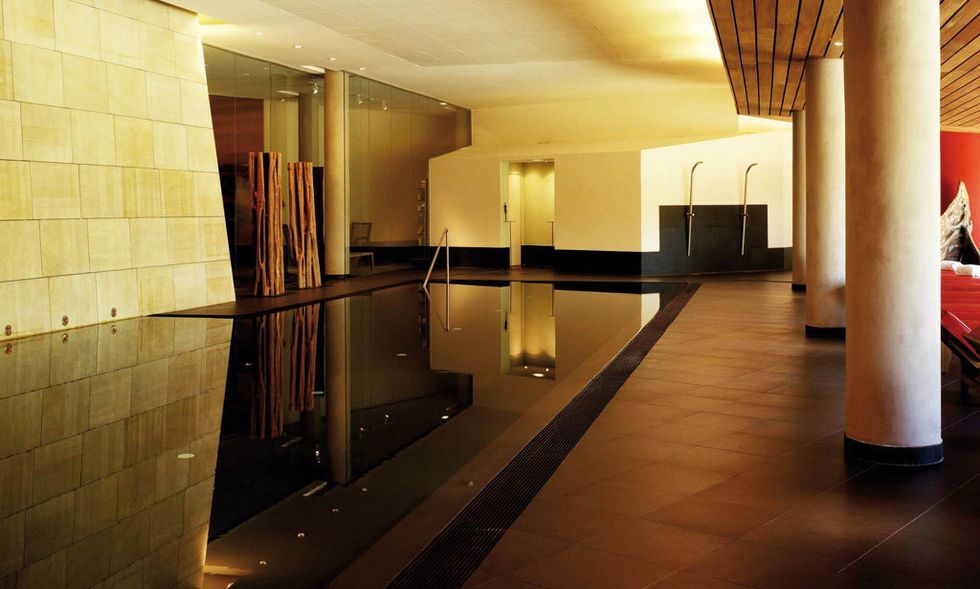 <p>Elciego esconde el hotel Marqués de Riscal, y en su interior este templo dedicado a la belleza. El programa Caudalie de excepción (250 euros) te ofrece un baño en barrica con vid roja, masaje y ritual facial. Tél. 945 18 08 88.</p>
