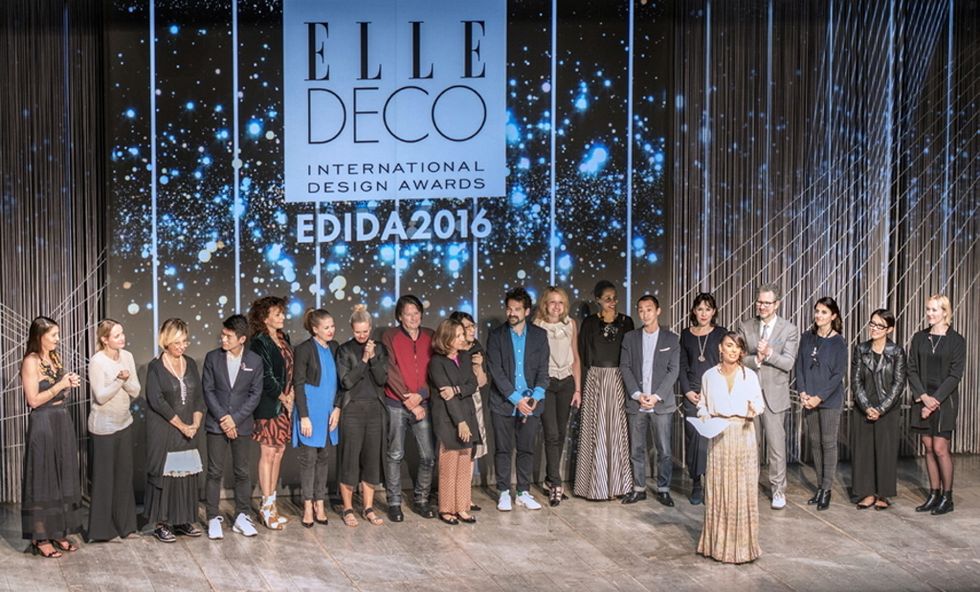 <p>Los directores de las 25 ediciones internacionales de ELLE DECOR, con el diseñador Jaime Hayón, en el centro.</p>
