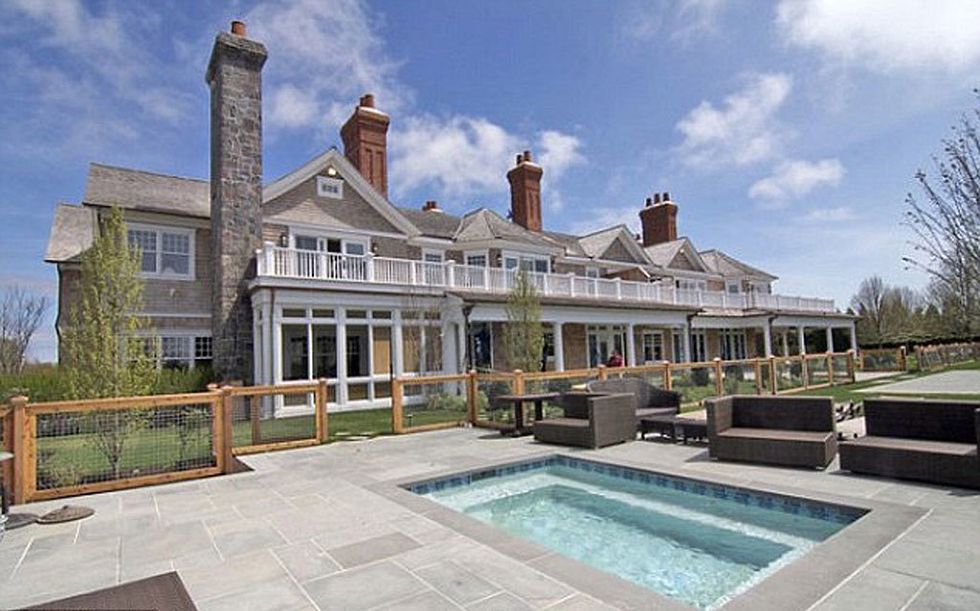 <p>La casa está situada en Los Hamptons (Long Island), en el estado de Nueva York. Es una zona muy exclusiva, y uno de los destinos favoritos de veraneo de celebrities y millonarios.</p>