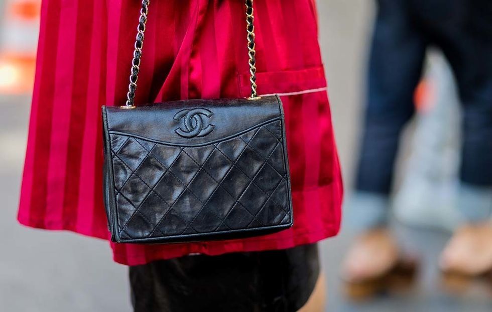 <p>No faltan los modelos con aires vintage firmados por Chanel.&nbsp;</p>