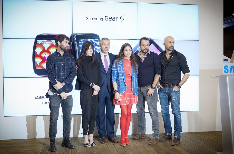 <p>Los diseñadores Ágatha Ruiz de la Prada, ALVARNO, Juan Vidal y Amaya Arzuaga han creado los diseños de las nuevas esferas del wearable de Samsung.</p>