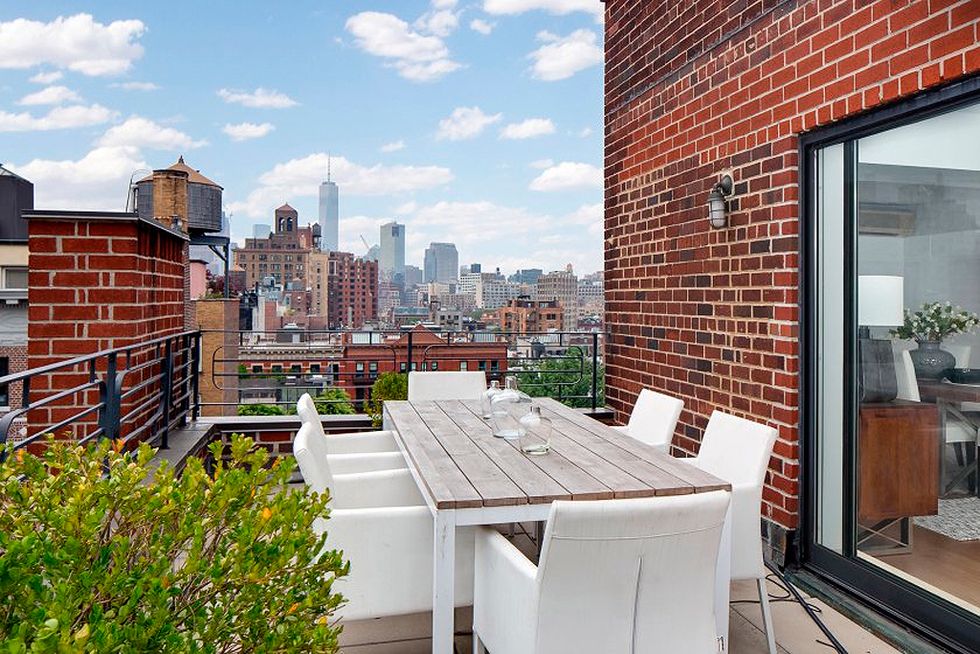 <p>La terraza es clave en la personalidad de esta vivienda, y permite comer o cenar en el cielo, entre la Quinta y la Sexta Avenida.</p>