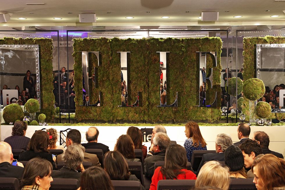 <p>El acto tuvo lugar en el <strong>IE Business School</strong>. Una jardín vertical dio forma a las letras de ELLE. </p>