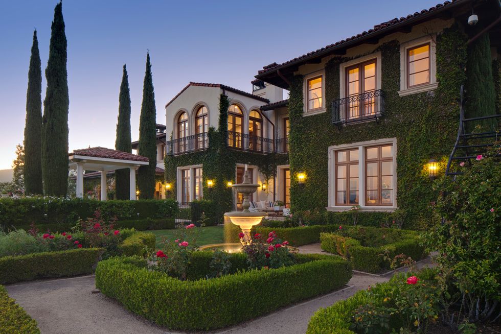 <p>La vivienda es un oasis de paz ubicado en una prestigiosa zona de Los Angeles, lejos del bullicio de la ciudad. Heidi Klum y su pareja por entonces, el cantante Seal la compraron en 2010 por unos 14 millónes de dólares.</p>