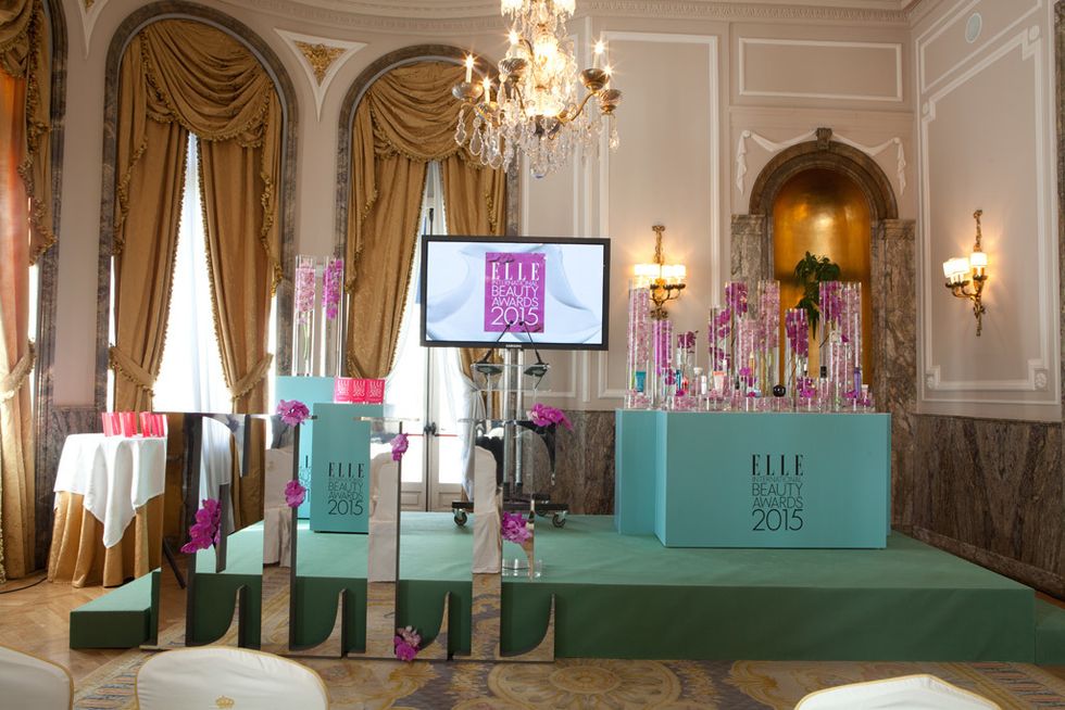 <p>Así lucía el salón Felipe IV del Hotel Ritz minutos antes de comenzar la ceremonia de entrega de los ELLE Beauty Awards 2015.</p>