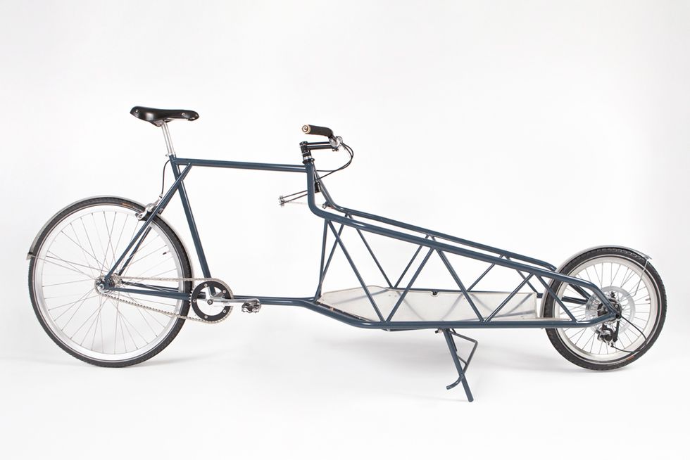 <p>
Esta exposición rinde homenaje al medio de transporte estrella del país invitado, la bicicleta. Se exhiben diez originales modelos, además de objetos creados con piezas de bicis o inspirados en ellas -por ejemplo, un bolso y una alfombra hechos de neumáticos-. Y todos creados por diseñadores holandeses, <i>of course,</i> como Sasja Saptenno, Jacqueline Petit o Hedwig Hulshof. Curiosa de ver...<br /><strong>11 junio-25 julio. Disseny Hub Barcelona. Pl. de les Glòries Catalanes, 37-38.</strong></p>