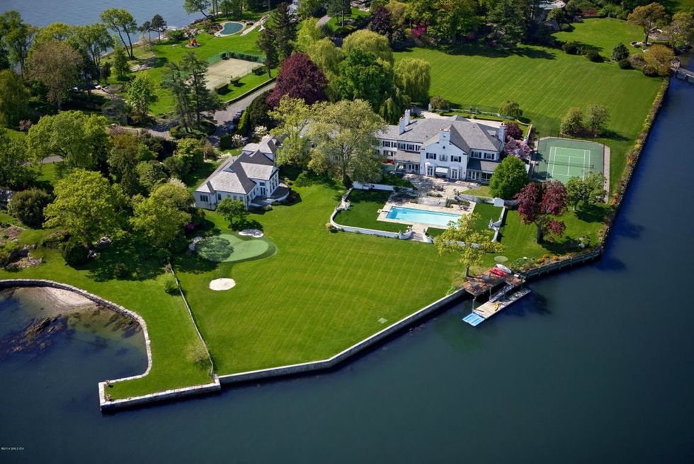 <p>La propiedad, situada en la península de Greenwich (Connecticut) , tiene una superficie de 23.000 m2.</p>