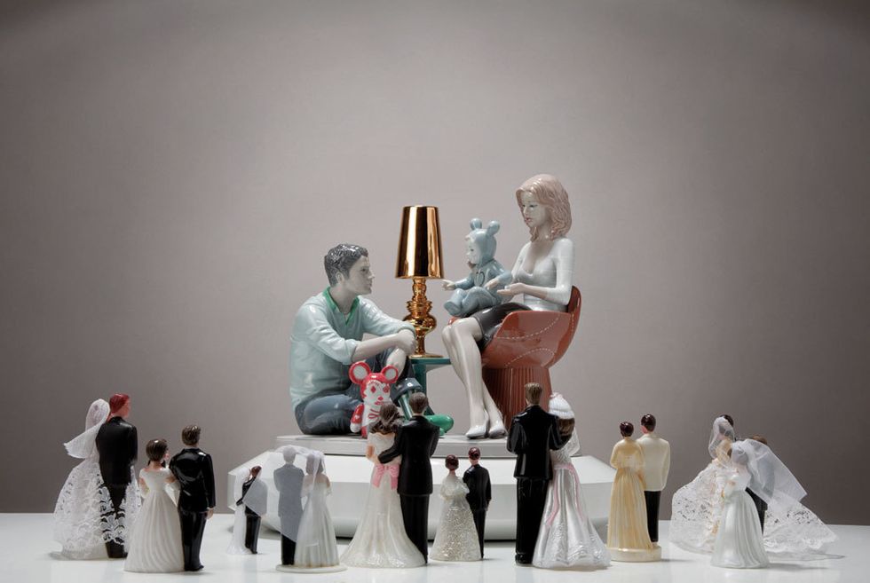 <p>
<strong>PIEZA:</strong> Figura de porcelana The Family Portrait. 2008.  Diseñada por Jaime Hayón. Edita Lladró.<br /><strong>SELECCIONADA POR:</strong> EFTI.</p>