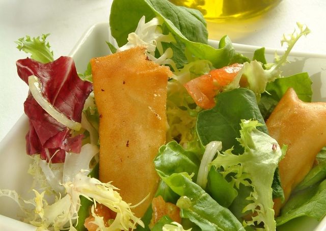 Food, Cuisine, Salad, Leaf vegetable, Ingredient, Produce, Dishware, Dish, Garnish, Serveware, 