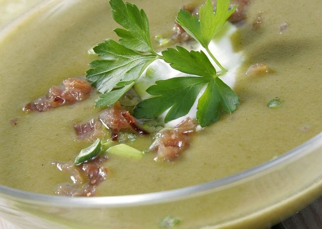 Food, Soup, Cuisine, Ingredient, Dish, Recipe, Green curry, Condiment, Leaf vegetable, Garnish, 