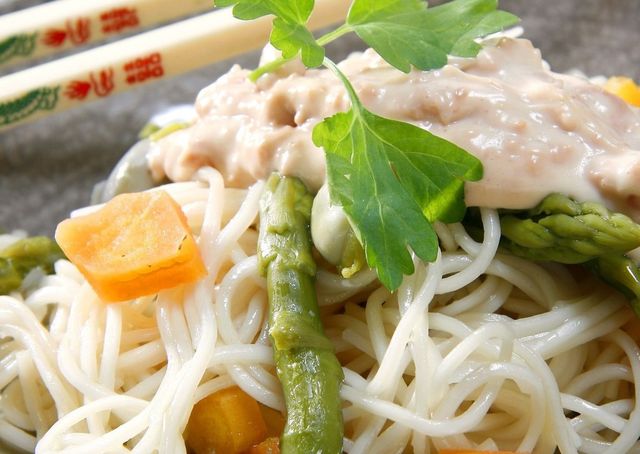 Food, Cuisine, Noodle, Ingredient, Chinese noodles, Spaghetti, Dish, Soup, Pancit, Produce, 
