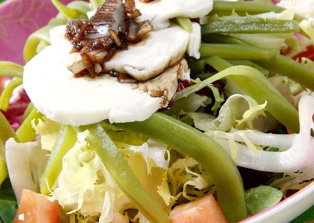 Food, Salad, Ingredient, Cuisine, Produce, Vegetable, Garden salad, Leaf vegetable, Dish, Vegan nutrition, 