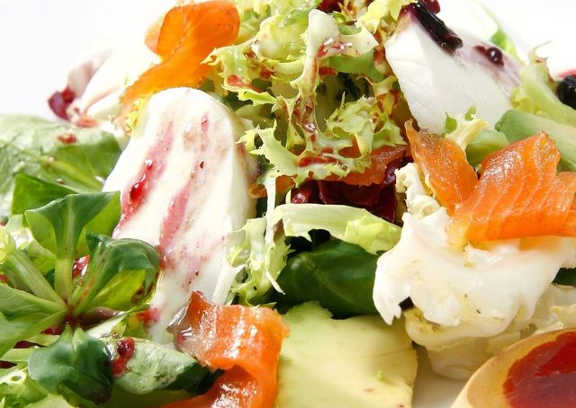 Food, Salad, Vegetable, Ingredient, Leaf vegetable, Cuisine, Produce, Garden salad, Dish, Garnish, 