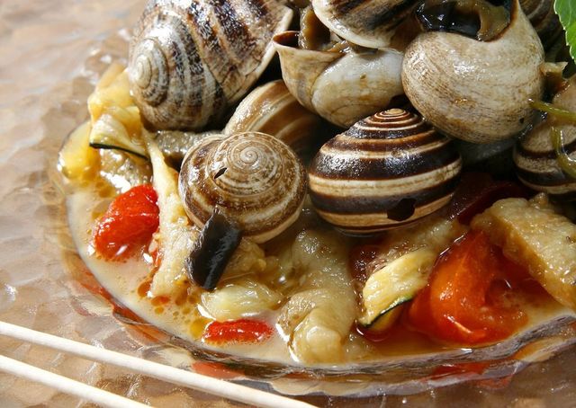 Food, Bivalve, Shell, Snails and slugs, Ingredient, Natural material, Dish, Recipe, Cuisine, Invertebrate, 