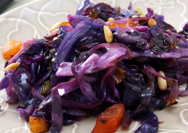 Purple, Food, Dishware, Violet, Produce, Lavender, Plate, Serveware, Red cabbage, Recipe, 