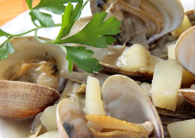 Food, Bivalve, Seafood, Ingredient, Clam, Recipe, Shell, Dish, Natural material, Shellfish, 