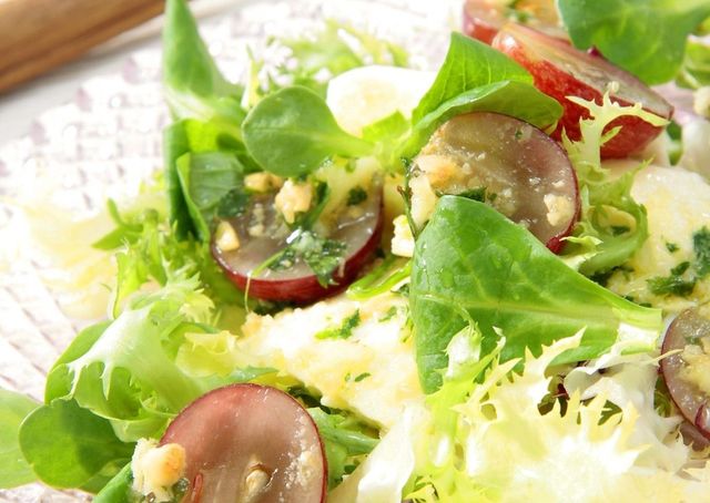 Food, Salad, Leaf vegetable, Vegetable, Ingredient, Produce, Garden salad, Cuisine, Dish, Recipe, 