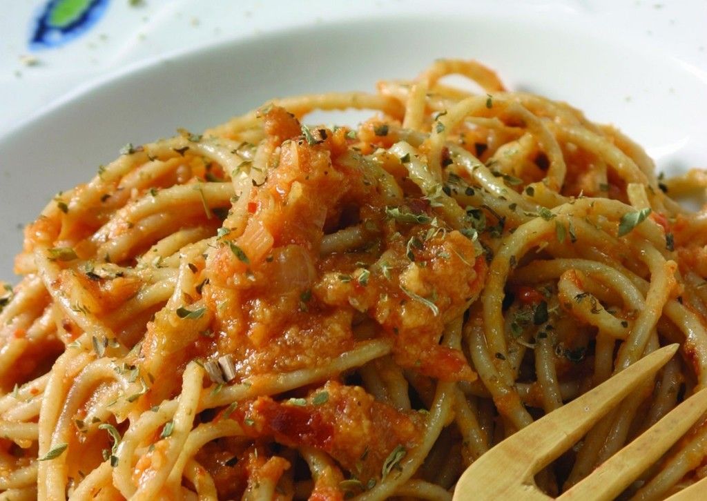 Pasta, Food, Cuisine, Spaghetti, Noodle, Al dente, Chinese noodles, Ingredient, Dishware, Recipe, 