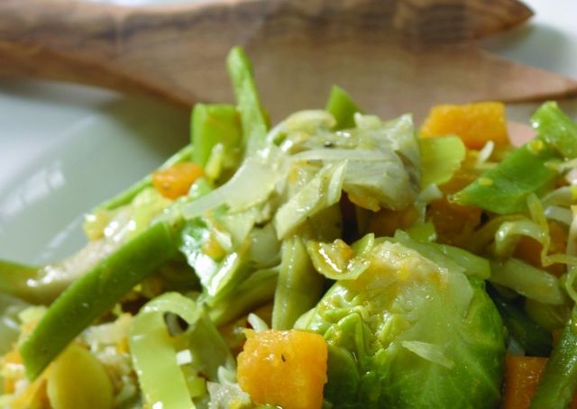 Food, Salad, Cuisine, Vegetable, Produce, Dishware, Ingredient, Garden salad, Leaf vegetable, Recipe, 