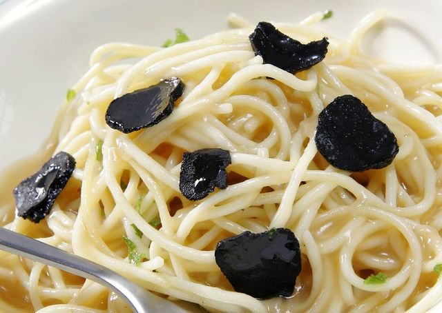 Food, Pasta, Cuisine, Noodle, Spaghetti, Al dente, Ingredient, Chinese noodles, Black, Dish, 