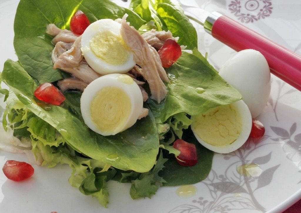 Food, Produce, Vegetable, Ingredient, Leaf vegetable, Egg, Tomato, Egg yolk, Fruit, Egg white, 