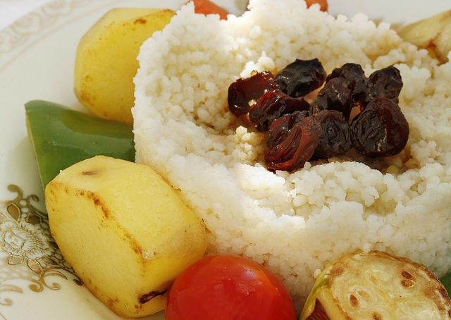Food, Steamed rice, Rice, Ingredient, Dish, Cuisine, White rice, Recipe, Jasmine rice, Meal, 