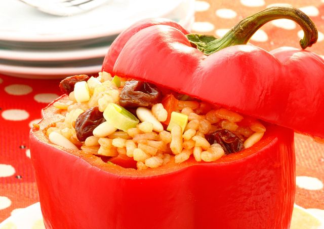 Bell pepper, Food, Ingredient, Produce, Cuisine, Dishware, Bell peppers and chili peppers, Whole food, Vegetable, Natural foods, 
