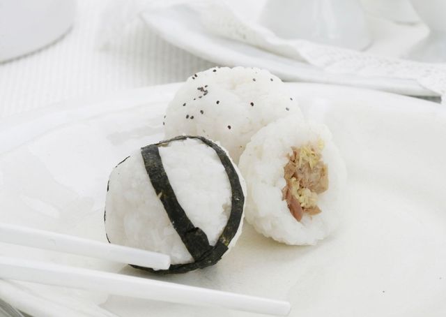 Cuisine, Ingredient, Food, White, Dish, Rice, Dishware, Coconut candy, Recipe, Rum ball, 