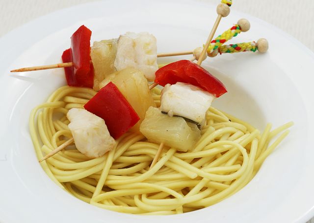 Food, Cuisine, Noodle, Ingredient, Spaghetti, Al dente, Chinese noodles, Pasta, Tableware, Dishware, 