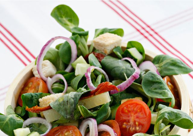 Food, Cuisine, Vegetable, Ingredient, Leaf vegetable, Produce, Salad, Dishware, Tomato, Vegan nutrition, 