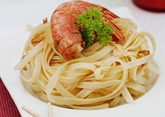 Food, Cuisine, Ingredient, Noodle, Spaghetti, Al dente, Chinese noodles, Dish, Meat, Pasta, 