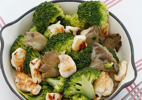 Food, Cuisine, Ingredient, Leaf vegetable, Broccoli, Produce, Whole food, Dish, Tableware, Recipe, 