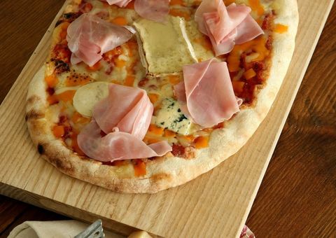 Pizza Casera Con Jamon York Y Quesos