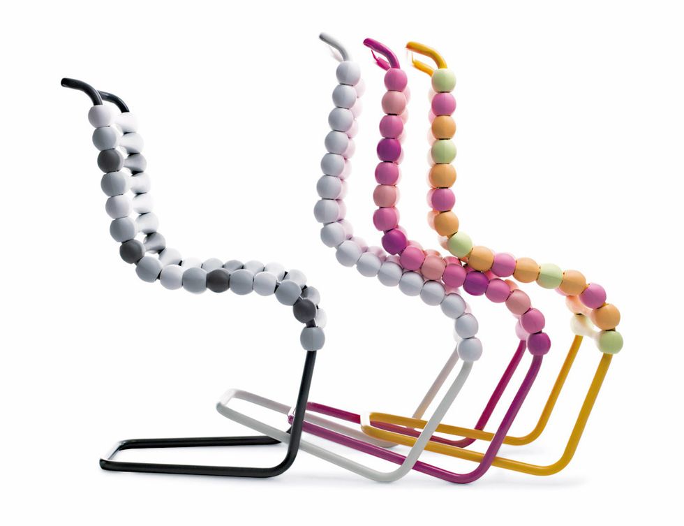 <p>¿Chuche o cuenta de collar? Nooo, la silla apilable Boing, de <strong>Karim Rashid &amp; Gufram</strong>, se autopresenta como un icono del funcionalismo pop. </p>