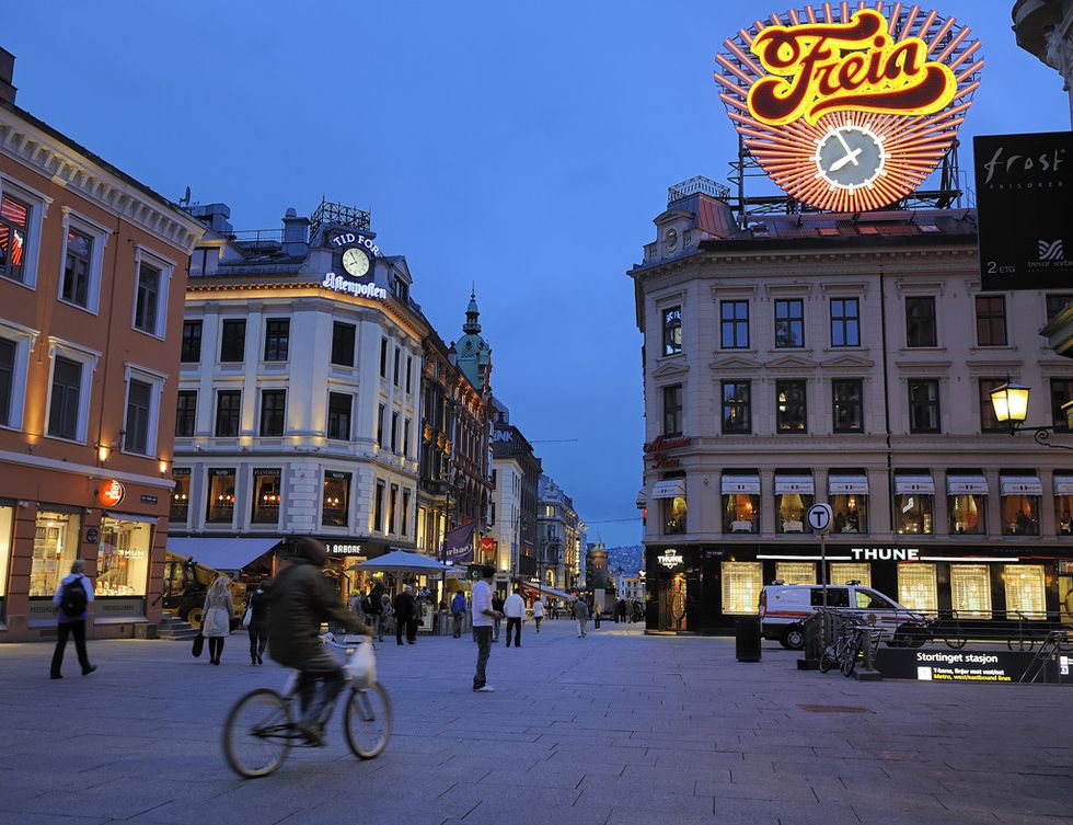 <p>La perfecta unión entre modernidad y tradición histórica. Repleta de museos, no puedes perderte la visita a la Galería Nacional y al Museo Munch. La noche está repleta de clubs y pubs con un animado ambiente. Y si lo que buscas es naturaleza, no te pierdas uno de los grandes atractivos de Noruega, los fiordos.</p>